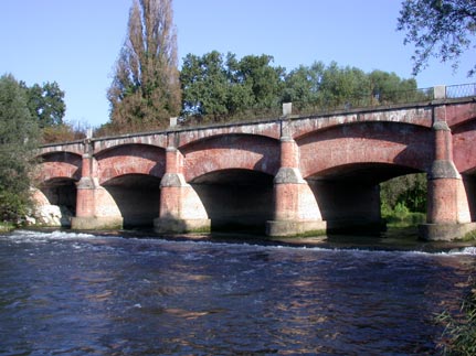 il ponte-canale del vacchelli sul fiume serio a crema